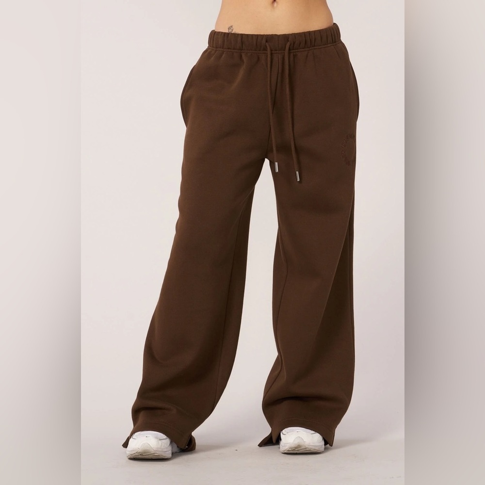 YoungLA What’s in my Pocket jogger